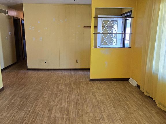 3rd image of 10266 Knob Hill Dr