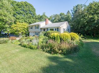27 Winthrop Dr, Barrington, RI 02806