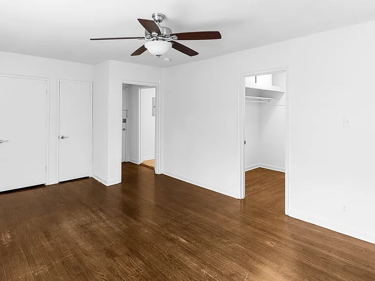 Magnolia Court — Photo 13