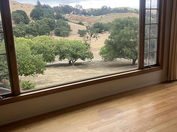 3rd image of 2660 Franklin Canyon Rd