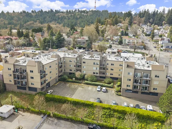 4320 S Corbett Ave APT 102, Portland, OR 97239