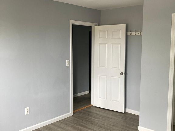 3rd image of 82 Ludlam Ave