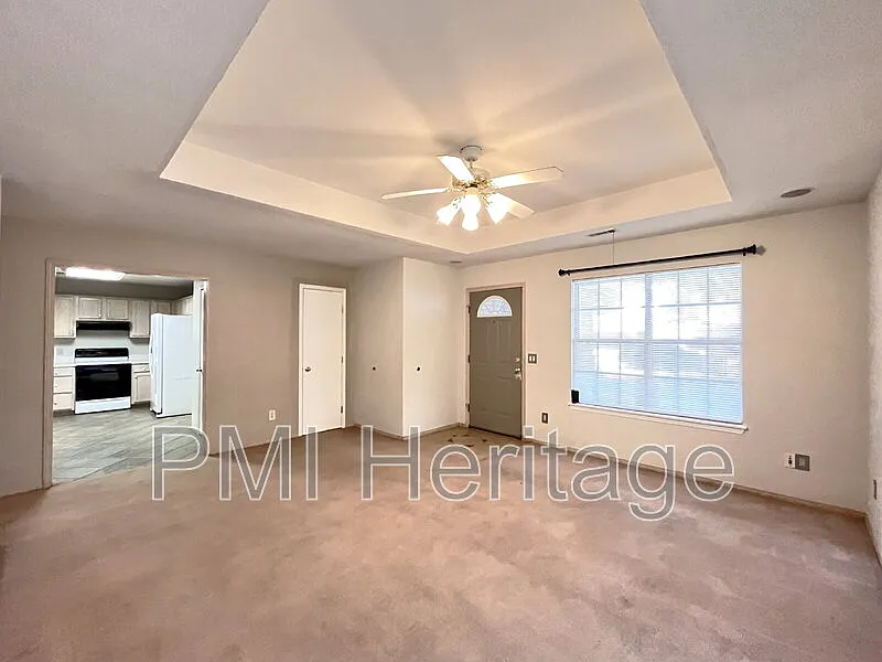 3 bed, 2.0 bath, 1296 sqft, $1,449 — Photo 4