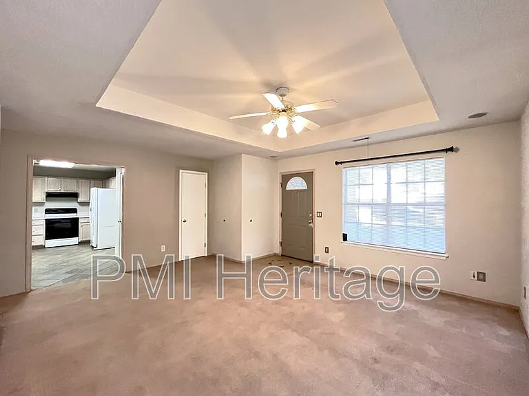 886 N Daisy Ln — Photo 4