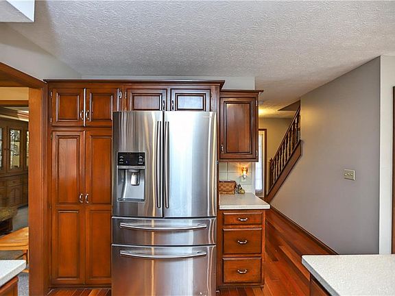4th image of 2104 Canterbury Ct