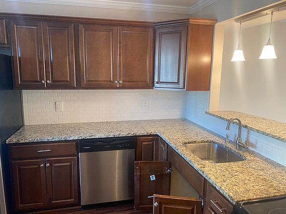 3rd image of 3214 Scarborough Way #3214