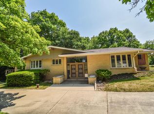 19755 W Pheasant Run Dr, New Berlin, WI 53146