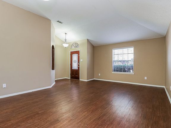 2nd image of 825 Mockingbird Dr