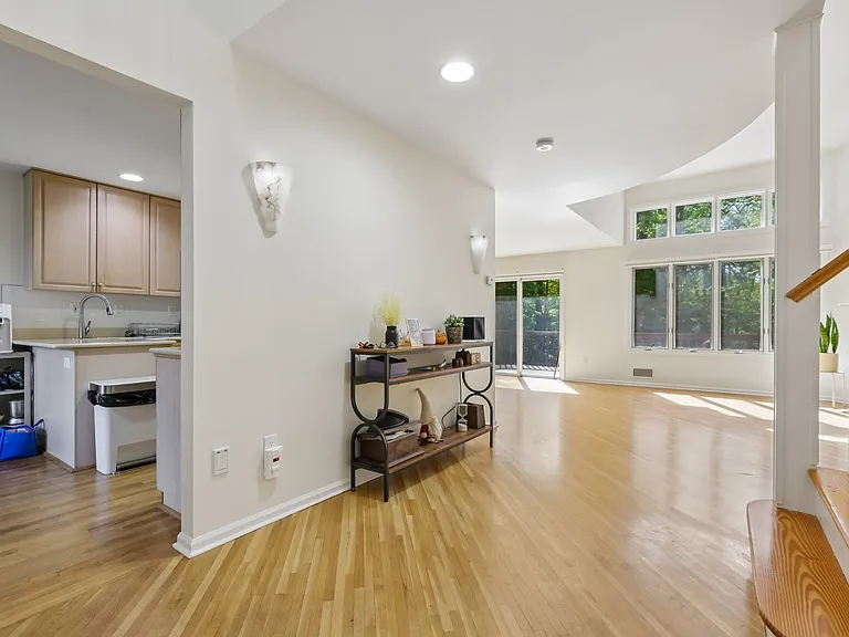 79 Lakeview Dr — Photo 10