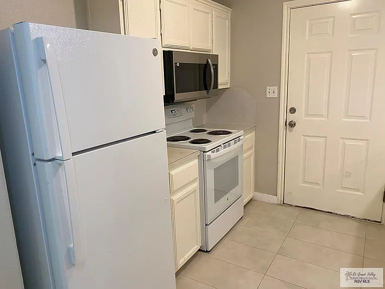 2098 El Paraiso — Photo 9