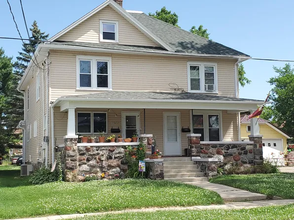 102 W Burnett St, Beaver Dam, WI 53916
