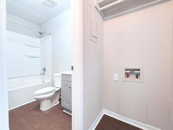 4th image of 4125 Sunset Ave #I