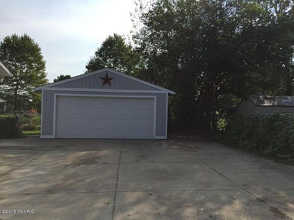3rd image of 1039 Lowe Dr