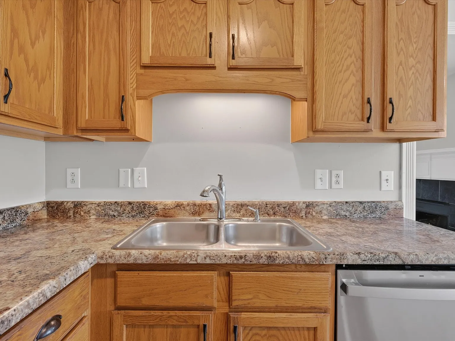 3 bed, 1708 sqft, $2,450 — Photo 4