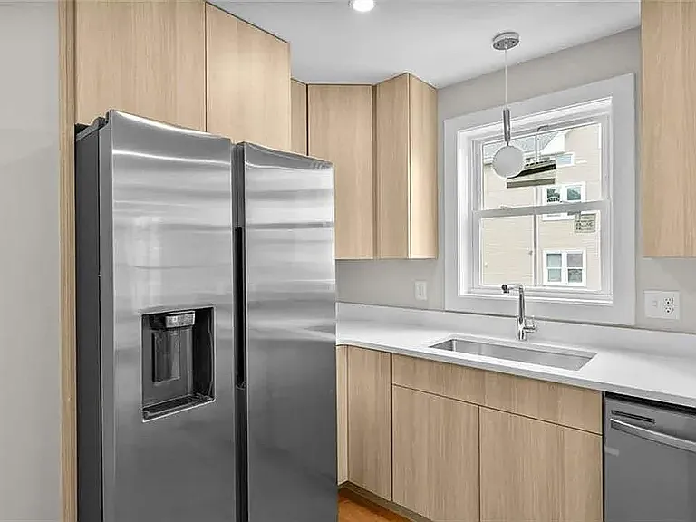 155 Burnside St #1 — Photo 10