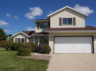 1539 Ravine Forest Dr, West Bend, WI 53090