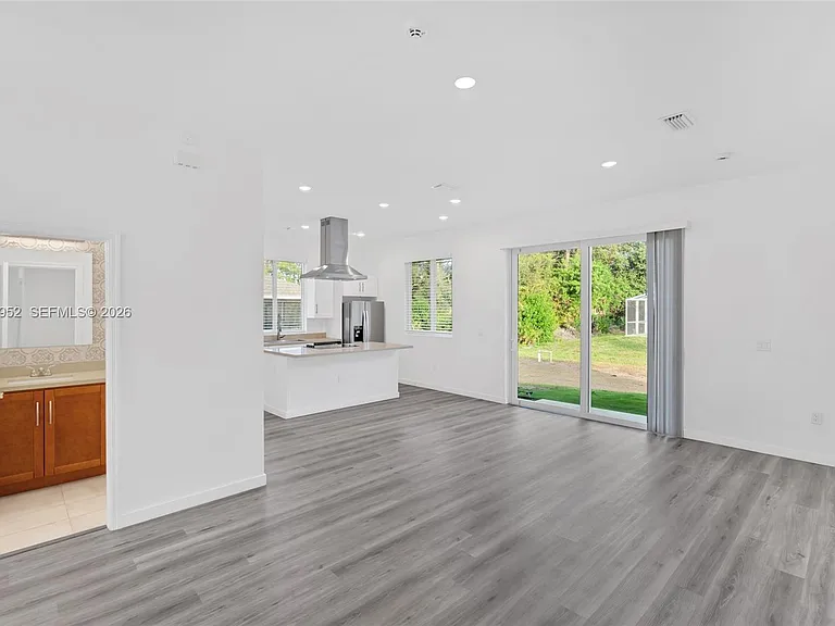719 Little Rock St E — Photo 11