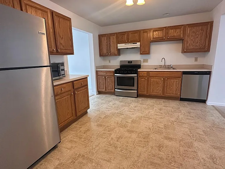 1051 Balley Dr — Photo 5
