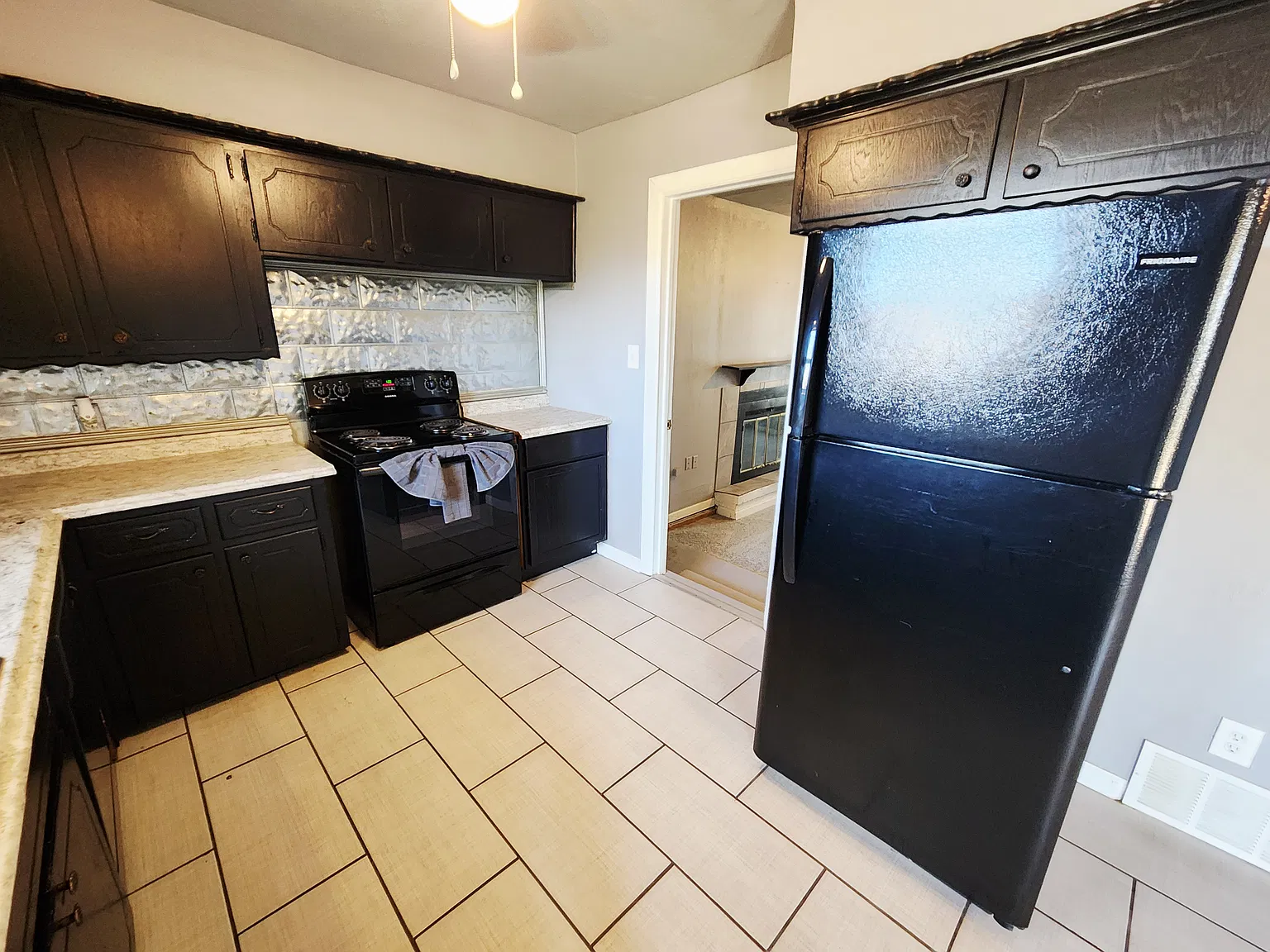 4 bed, 1900 sqft, $1,300 — Photo 3