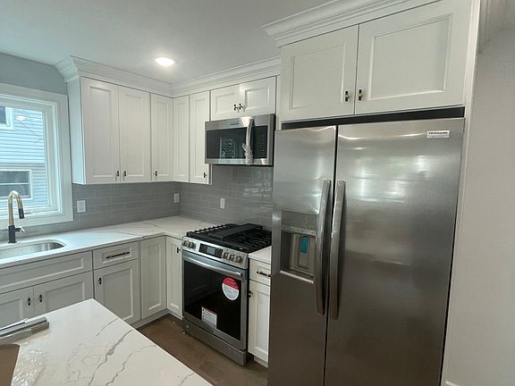 4th image of 61 Smull Ave Floor 1