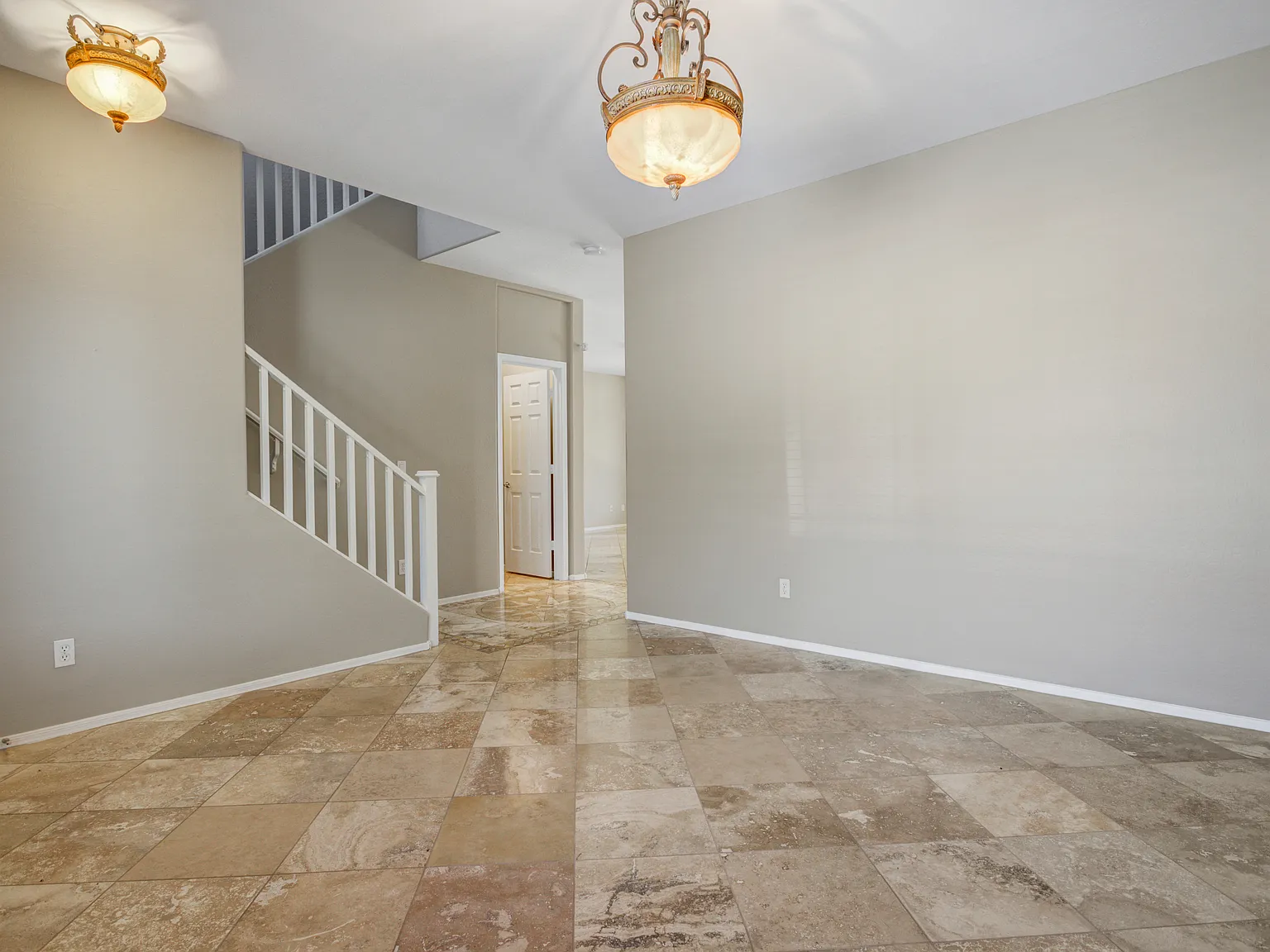 4 bed, 2495 sqft, $2,750 — Photo 4