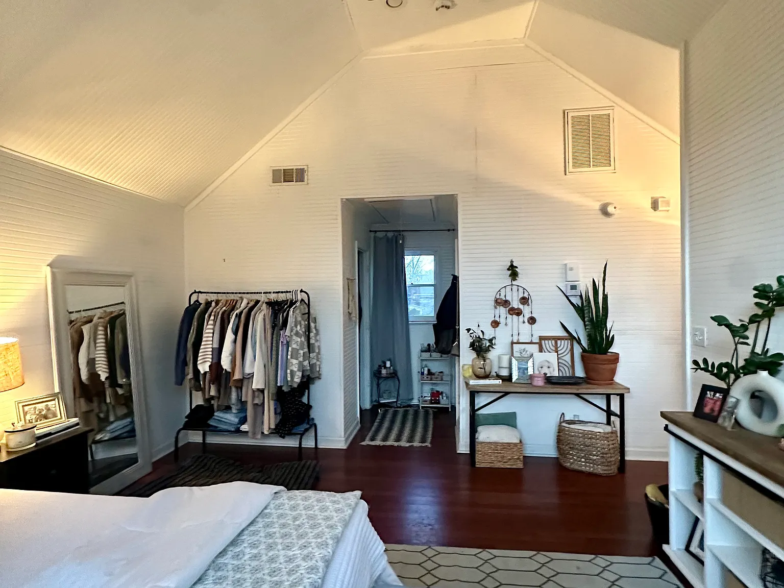 1 bed, 900 sqft, $1,995 — Photo 3
