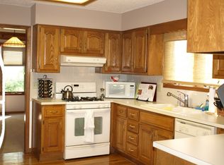 7116 Summit Ct, Shawnee, KS 66216