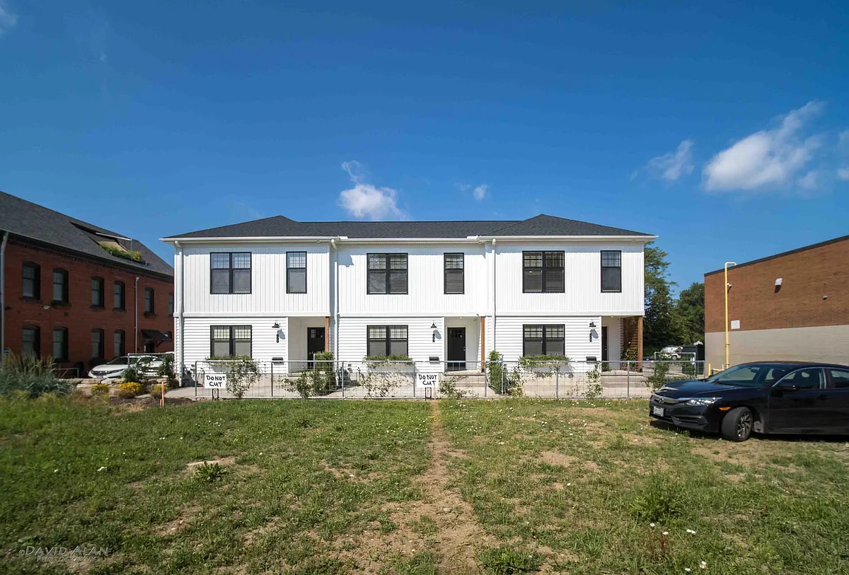 Building Photo - 2061 W 34th Pl