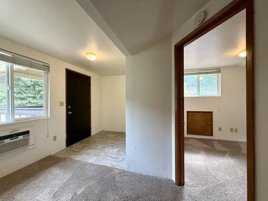 8290 Rogue River Hwy #4 — Photo 2
