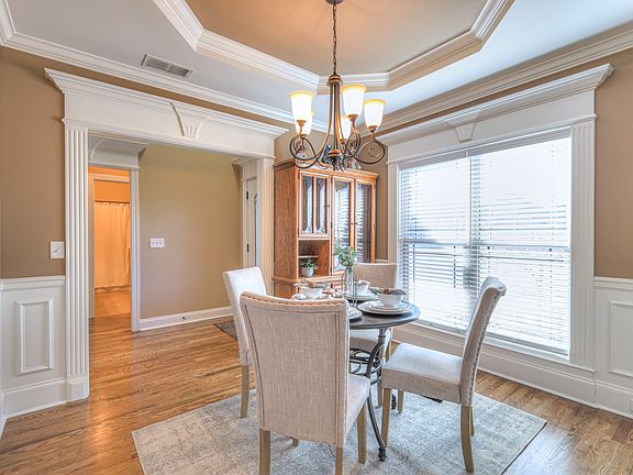 4th image of 2433 Dewington Dr