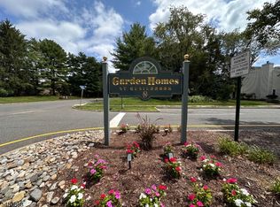 111 Almond Dr #111, Somerset, NJ 08873