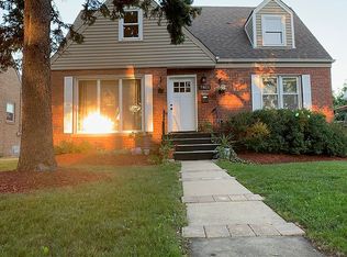 7811 N Harlem Ave, Niles, IL 60714