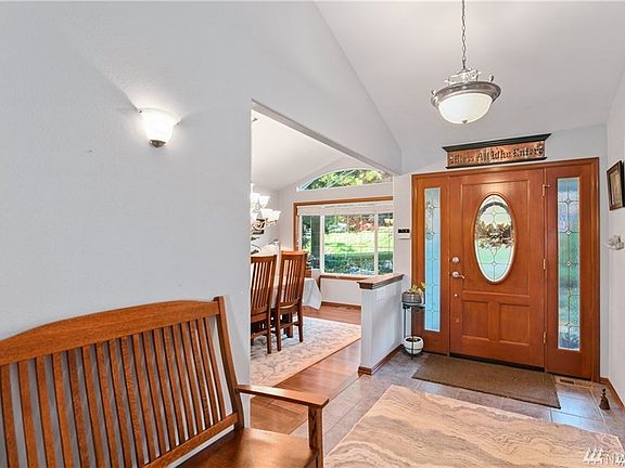 4th image of 6012 Beachside Dr NE