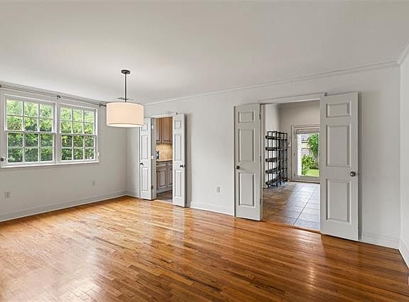 5th image of 615 Elmeer Ave