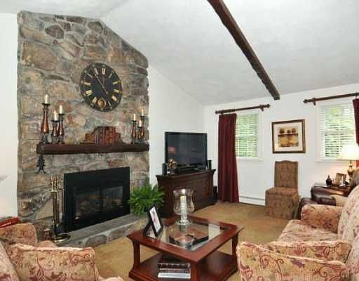 2nd image of 12 Friar Tuck Ln