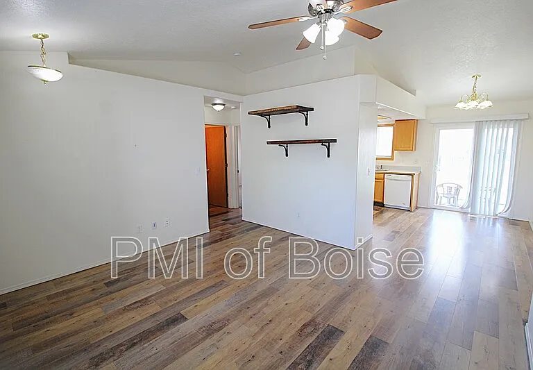 521 Stony Meadow Dr — Photo 3