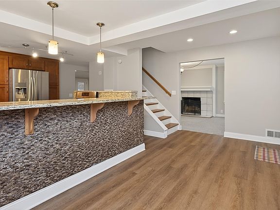 5th image of 20 Michelle Dr