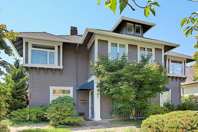 Janus House Front