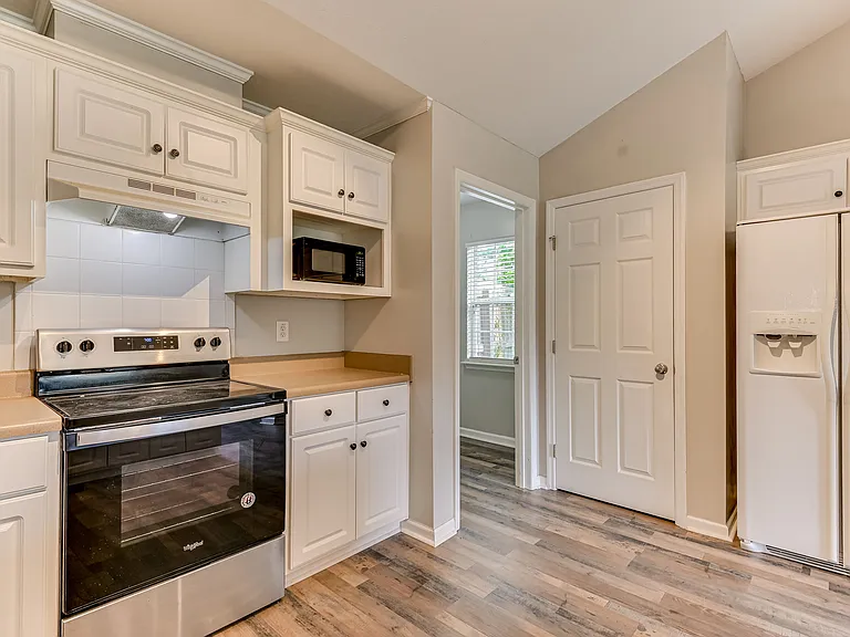4452 Country Glen Cir — Photo 27