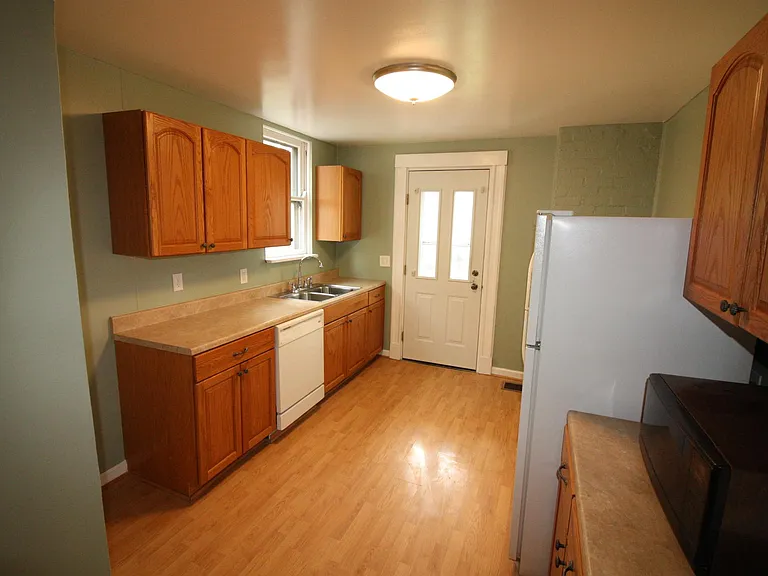 4925 Linden Ave — Photo 6