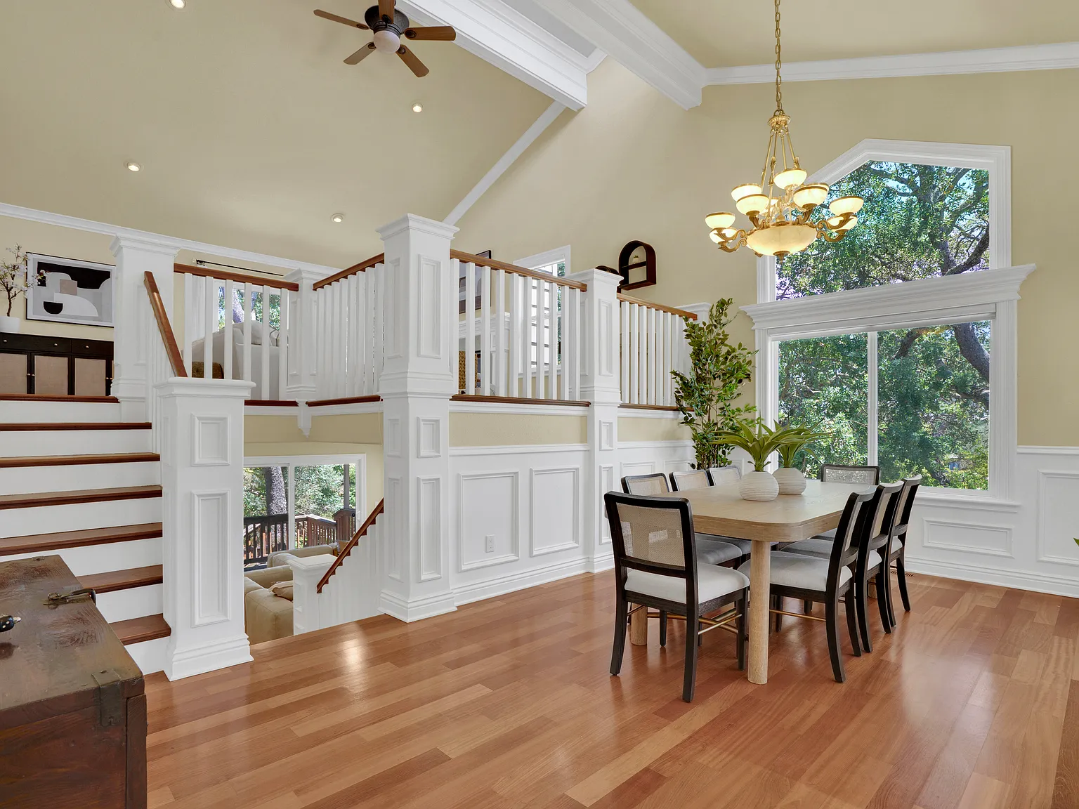 4 bed, 2.5 bath, 2439 sqft, $10,950 — Photo 4
