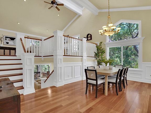 4th image of 10 Saint Louis Ln