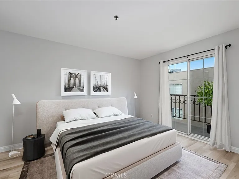 801 Pine Ave #401 — Photo 4