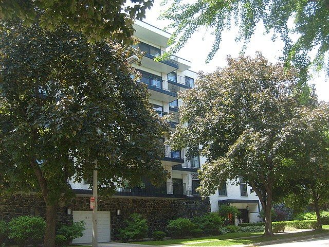 1st image of 211 Elgin Ave APT 5H