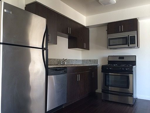 2nd image of 843 S Ardmore Ave APT 302