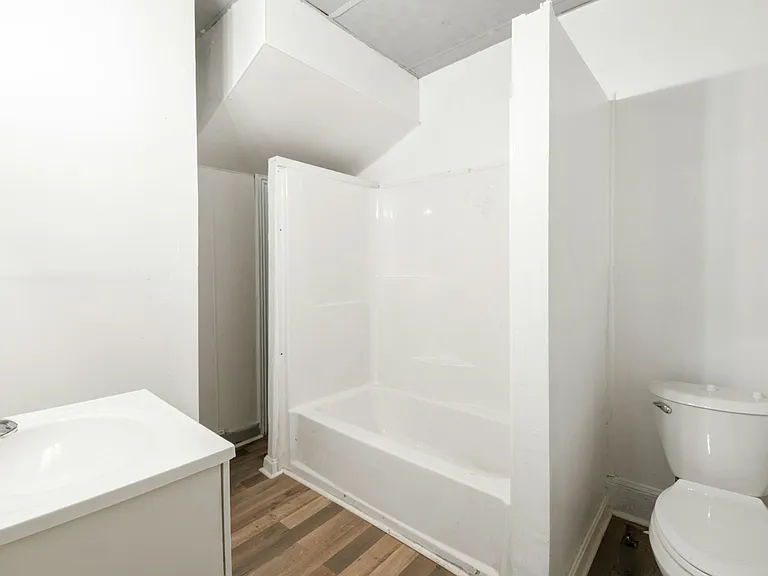 1361 E 45th St #B — Photo 4