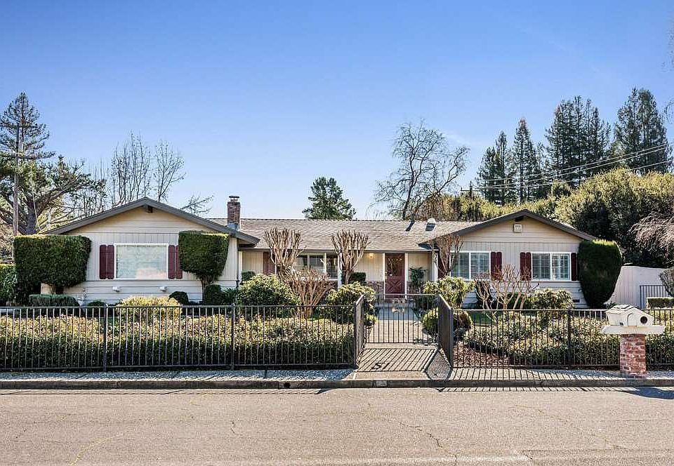 1st image of 21 Dickenson Dr