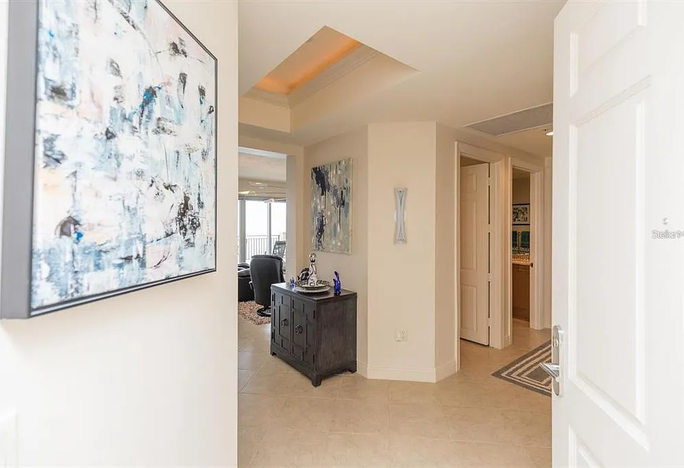 3 bed, 2.5 bath, 2110 sqft, $6,900 — Photo 4