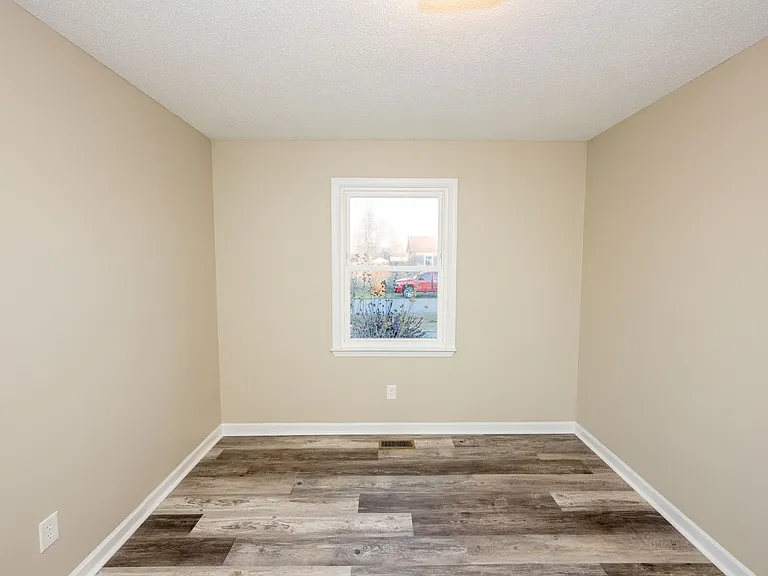 101 E Airview Dr — Photo 9