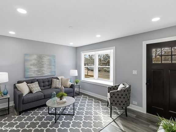 5th image of 524 Bernard Dr
